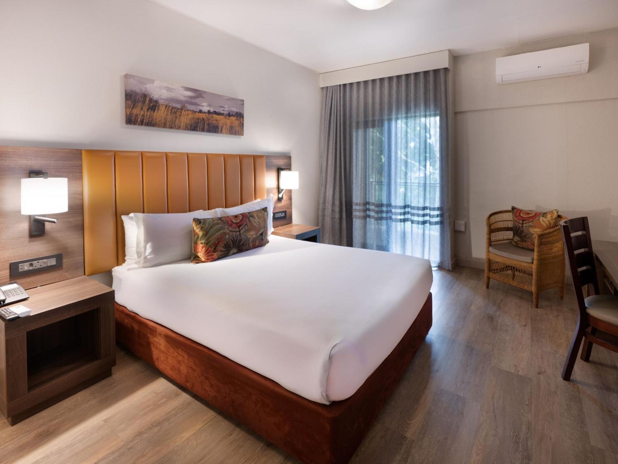 Anew Hotel Хлухлуве Экстерьер фото