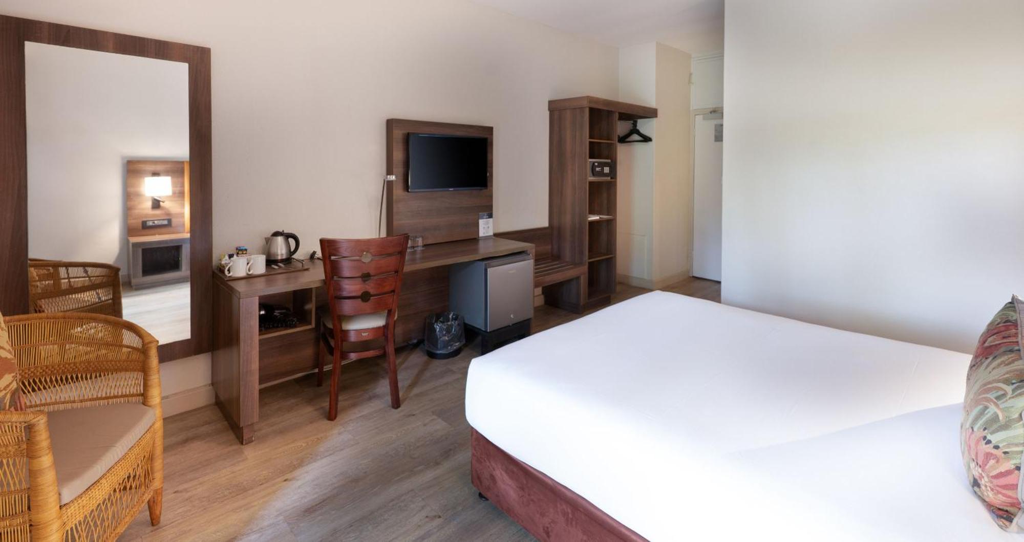 Anew Hotel Хлухлуве Экстерьер фото