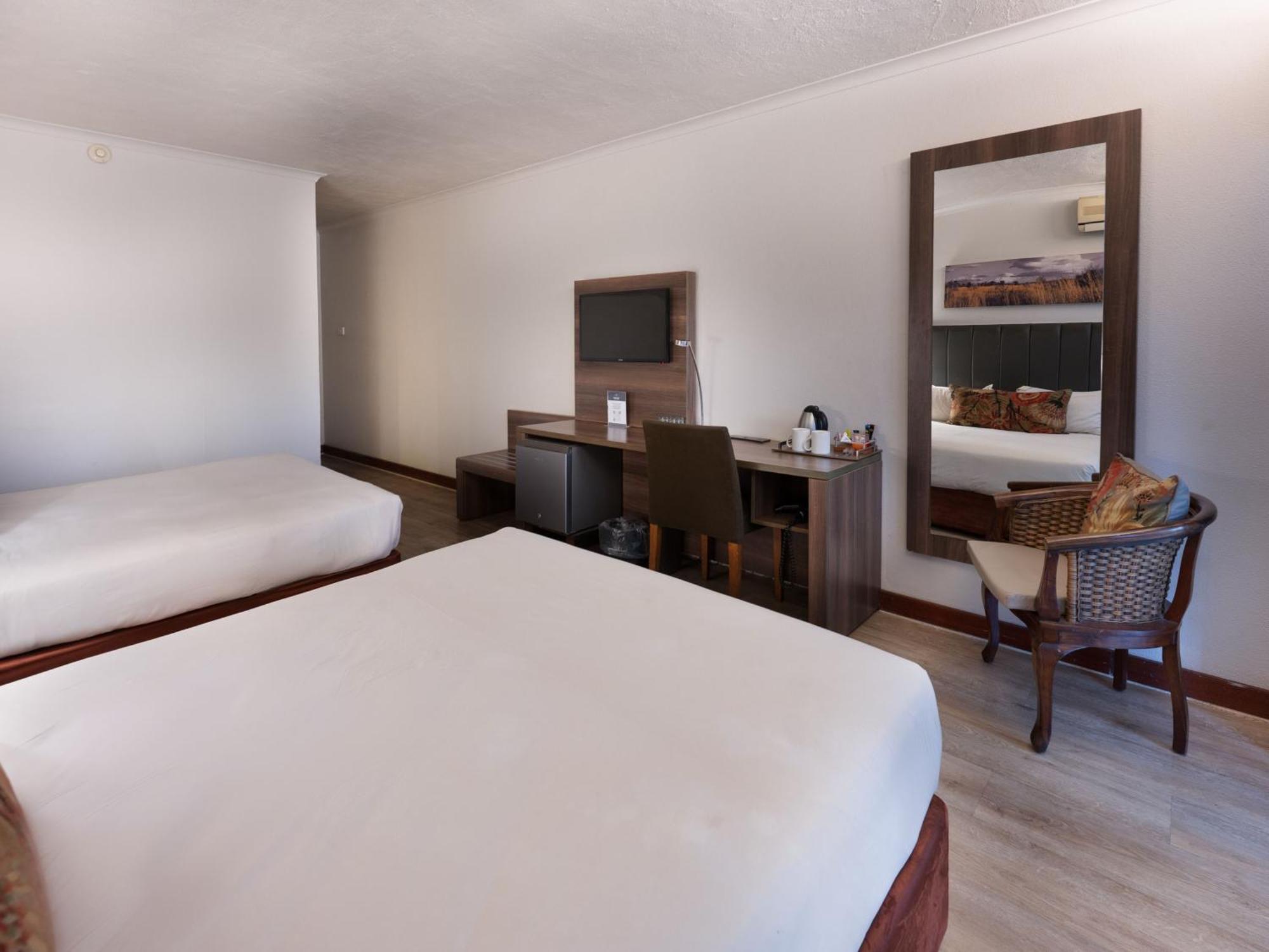 Anew Hotel Хлухлуве Экстерьер фото